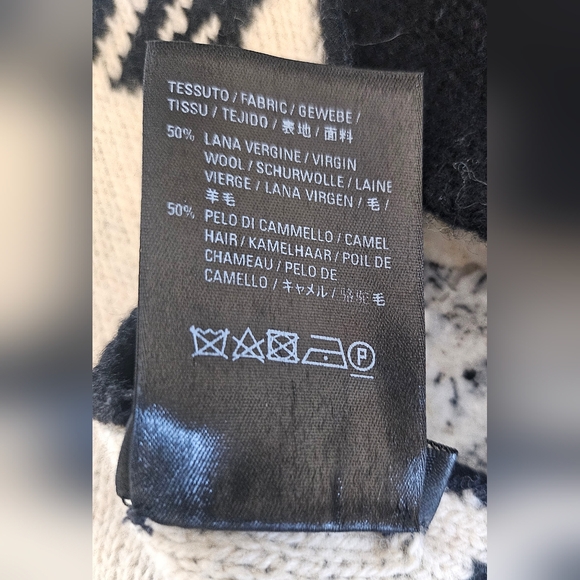 Balenciaga Monochrome Logo Scarf - Picture 7 of 9